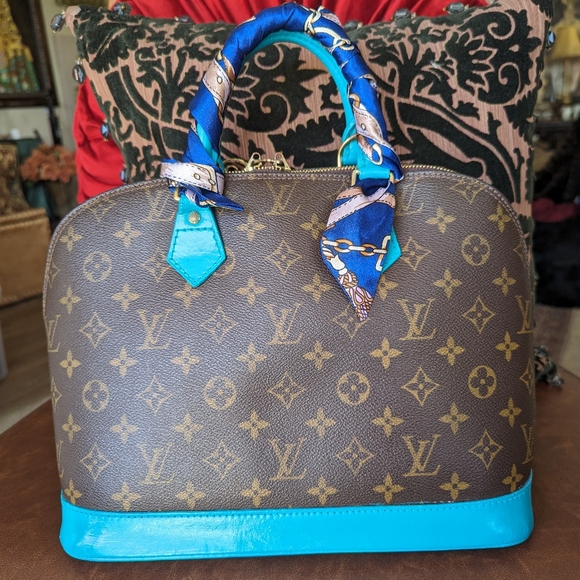 LOUIS VUITTON ALMA MONOGRAM Custom Painted Bag. - Picture 3 of 12